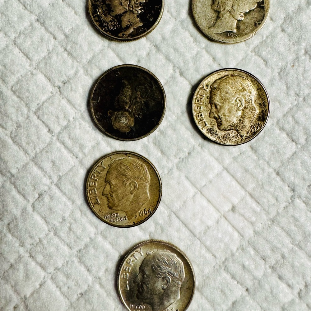 Seven pre 1965 US dimes, 3 Mercury, 3 Roosevelt, various dates and condition.